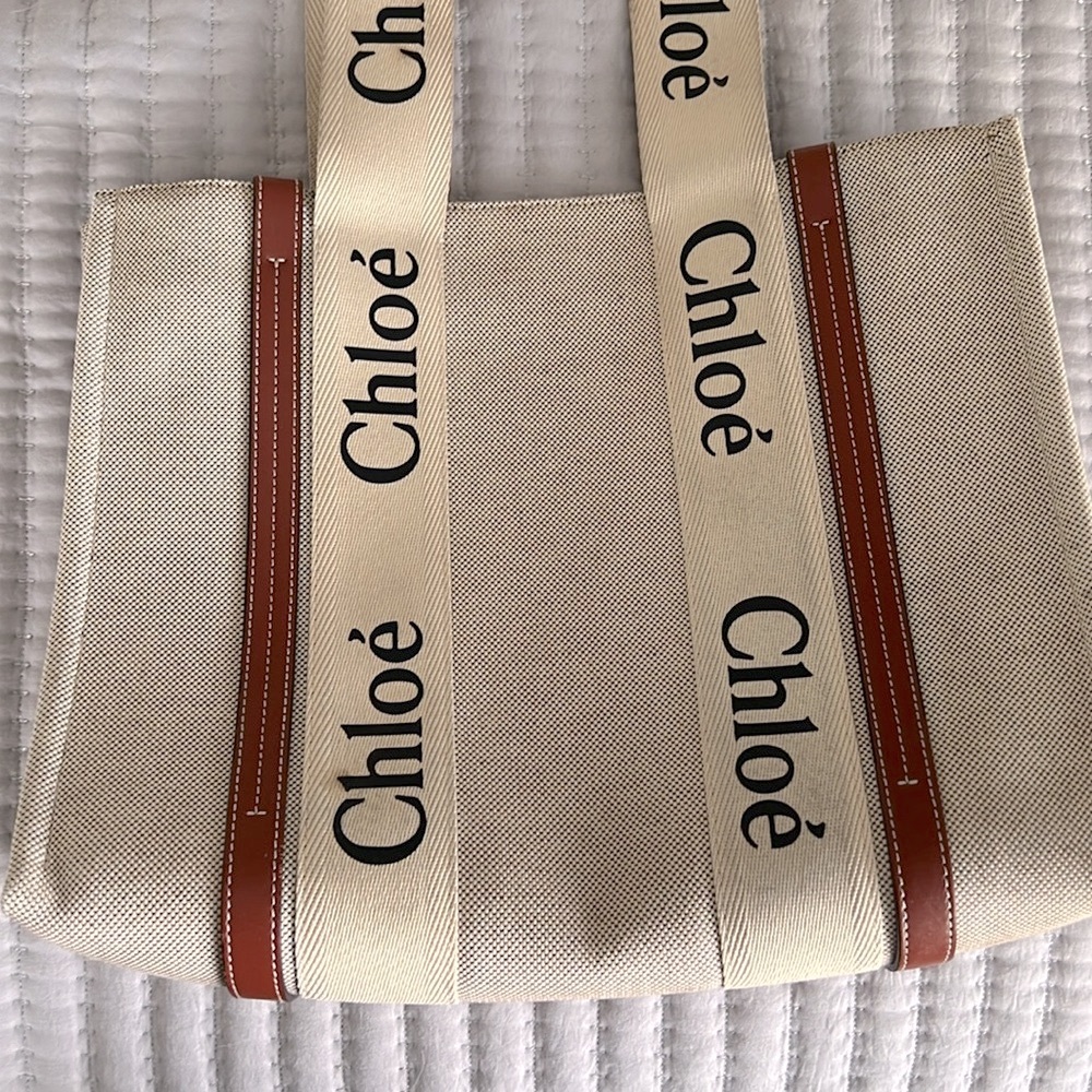 Chloe Medium Woody Linen Tote - Picture 9 of 12